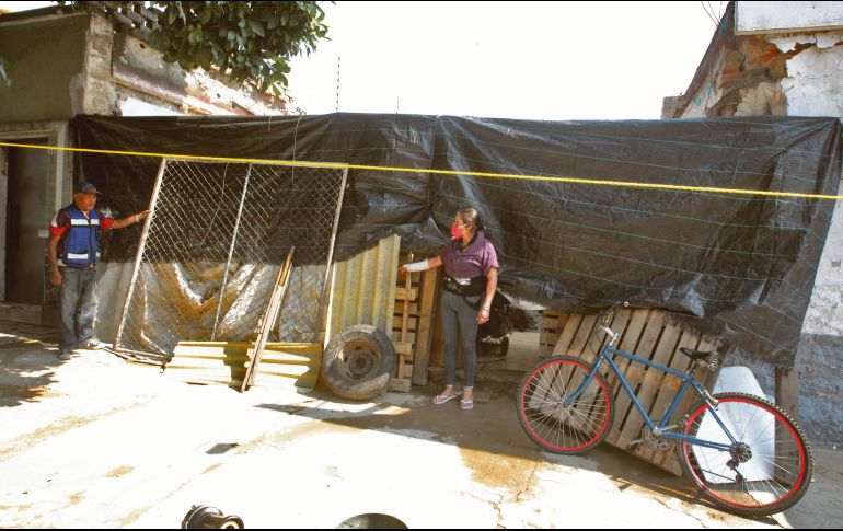 PÉRDIDAS. María de Jesús (imagen) habita en una casa de la Colonia Del Fresno, en Guadalajara, que resultó con daños luego de que el techo se derrumbó. El Informador/ A. Camacho