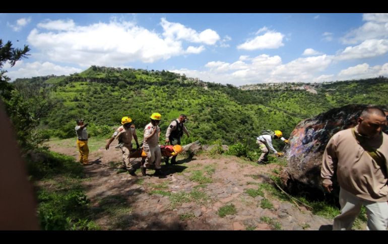 Para sacar a la joven del agujero, fue necesario implementar un sistema de poleas. ESPECIAL/Protección Civil Guadalajara