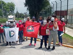 El 2 de agosto afuera de las instalaciones de la empresa se manifestaron trabajadores inconformes. ESPECIAL/ Facebook Cetien México
