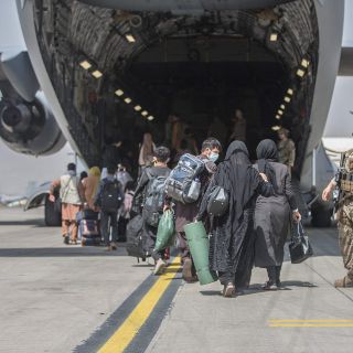 Aceleran evacuaciones desde Kabul