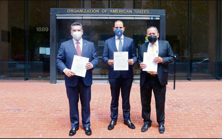 Alejandro Moreno Cárdenas, líder del PRI; Marko Cortés, dirigente nacional del PAN; y Jesús Zambrano, presidente del PRD. ESPECIAL