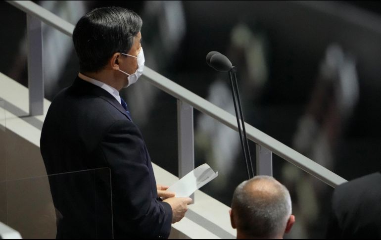 ''Declaro abiertos los Juegos Paralímpicos de Tokio 2020'', pronunció detrás de su mascarilla blanca el emperador Naruhito desde el palco de autoridades del estadio. AP / E. Hoshiko