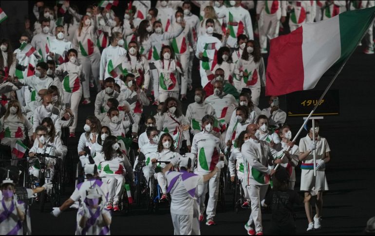 Delegación de Italia, en el desfile de este martes. AP / E. Morenatti
