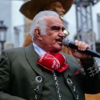 Vicente Fernández podría ya no cantar debido a una traqueotomía