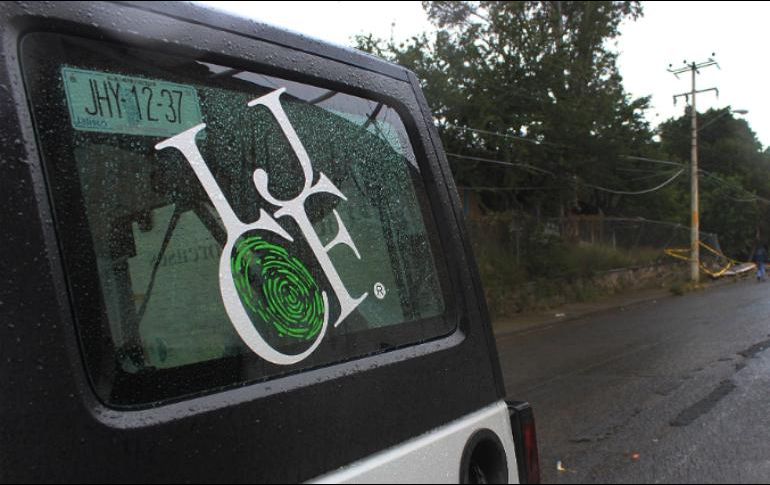 Peritos del Instituto Jalisciense de Ciencias Forenses recabaron los indicios y levantaron el cuerpo para llevarlo a sus instalaciones donde le realizarán la autopsia de ley. EL INFORMADOR / ARCHIVO