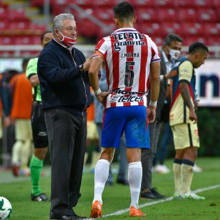 Molina ve injusto culpar a Vucetich por los malos resultados en Chivas