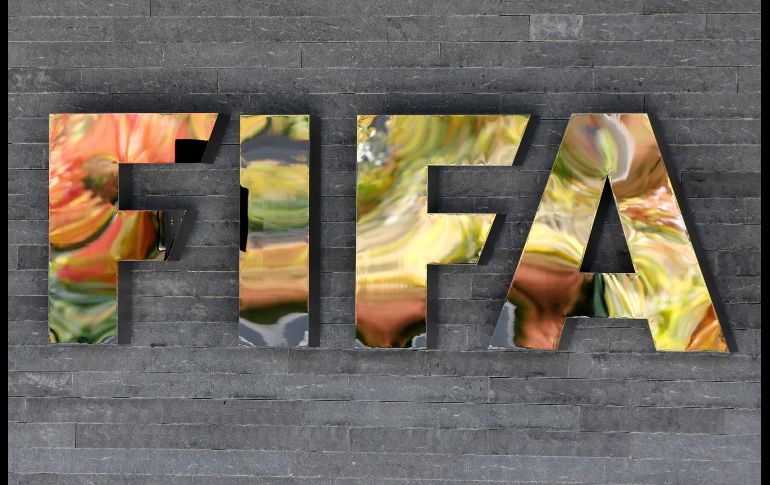 La FIFA emitió su postura, contraria a la de las ligas involucradas y amenazó con castigar a quien no cumpla con la cesión de los futbolistas. AP/M. PROBST