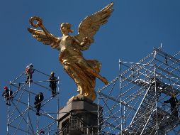 Lo que no se ha tocado por ahora es la deslumbrante victoria alada, revestida de 25 mil hojas de oro, puesto que no tiene daños relevantes. EFE / S. Gutiérrez