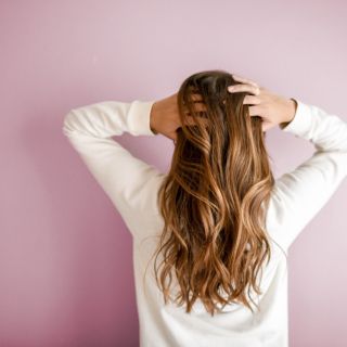 5 formas en las que estás dañando tu cabello sin darte cuenta