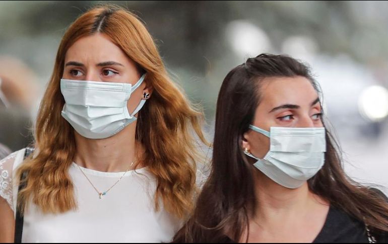 Piden a la población separar de forma responsable, sobre todo, los cubrebocas de un solo uso. EFE/Z. Kurtsikidze