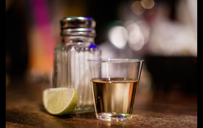 El tequila es un ingrediente único para tus cocteles / Especial: Photo by Francisco Galarza on Unsplash