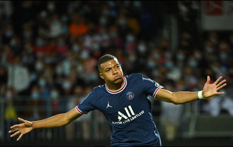 HORAS CONTADAS. El contrato de Mbappé con el PSG acaba en junio de 2022 y podría comprometerse gratis con otro club en cuatro meses. AFP/L. VENANCE