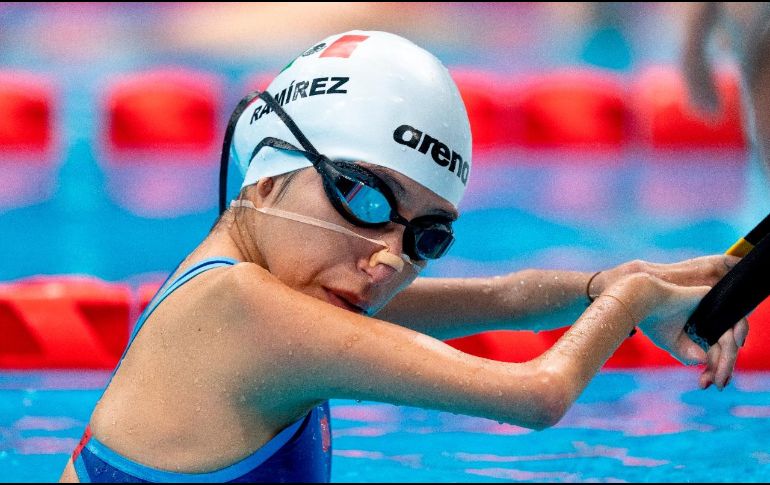 Fabiola Ramírez reconoció que consideró retirarse para enfocarse en sus estudios, pero por fortuna para la delegación mexicana, al final pudo graduarse y continuar con su carrera en la natación. EFE/B. MARTIN