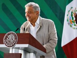 El Presidente López Obrador señala en uno de los videos que ha cumplido con su palabra de no aumentar los impuestos ni el precio de los combustibles. EFE/Presidencia de México
