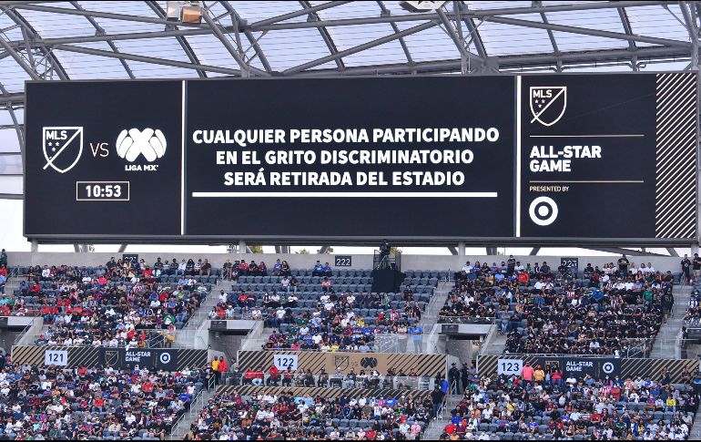 ADVERTENCIA. A través de la pantalla y el sonido del estadio, las autoridades del encuentro pidieron evitar el grito. IMAGO7