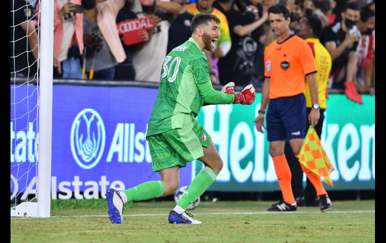 FIGURA. Matt Turner atajó dos penales que fueron claves para el triunfo. IMAGO7