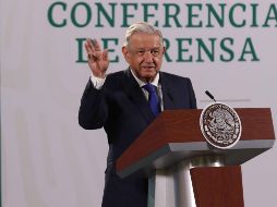 El nuevo libro de AMLO está titulado ''A la mitad del camino'', y será lanzado días antes del tercer informe de gobierno del Presidente. SUN / C. Mejía