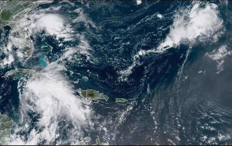 Imagen satelital cedida por la NOAA, a través del NHC, en la que se registró la localización de la novena depresión tropical de la temporada en el Caribe. EFE/NOAA-NHC