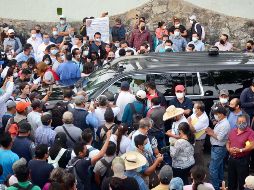 El Presidente López Obrador escuchó desde su camioneta el mensaje de retirada de los maestros de la sección 7 de Chiapas. SUN / RDB