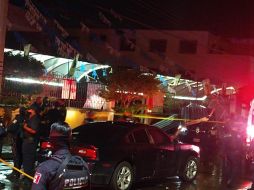 Sin signos vitales quedó un hombre de aproximadamente 35 a 40 años, hermano de la dueña del negocio de salchichas y papas. ESPECIAL