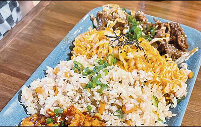 Pollo frito, ramen seco, arroz frito y bulgogi. ESPECIAL