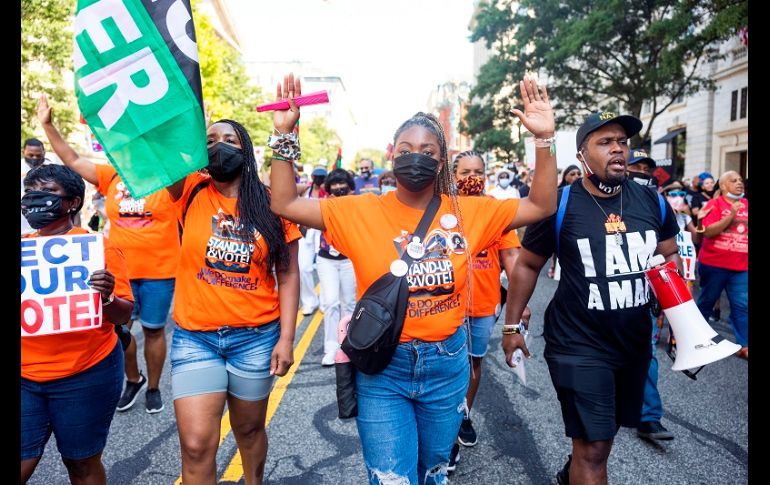Los manifetantes portaron pancartas con mensajes como 