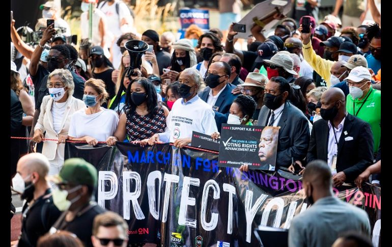 Los manifetantes portaron pancartas con mensajes como 