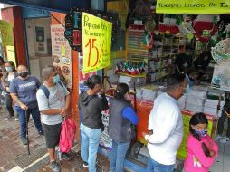 Cuadernos, colores, lápices, sacapuntas y borradores son los artículos principales que compran los padres de familia. EL INFORMADOR/A. Camacho
