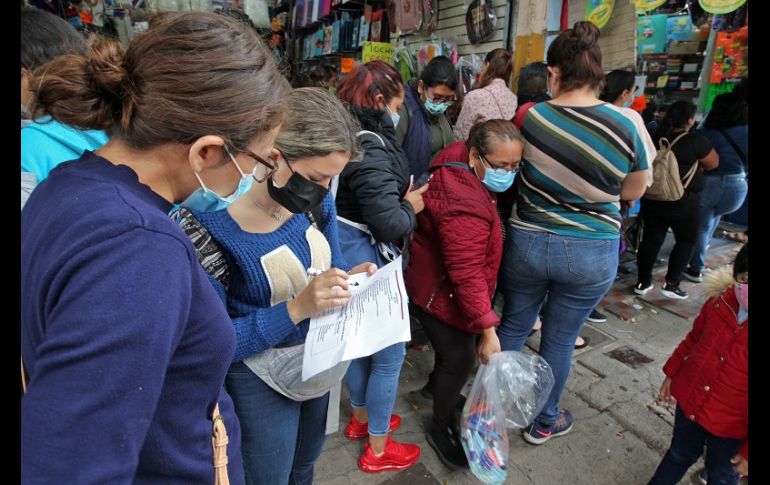 Cuadernos, colores, lápices, sacapuntas y borradores son los artículos principales que compran los padres de familia. EL INFORMADOR/A. Camacho