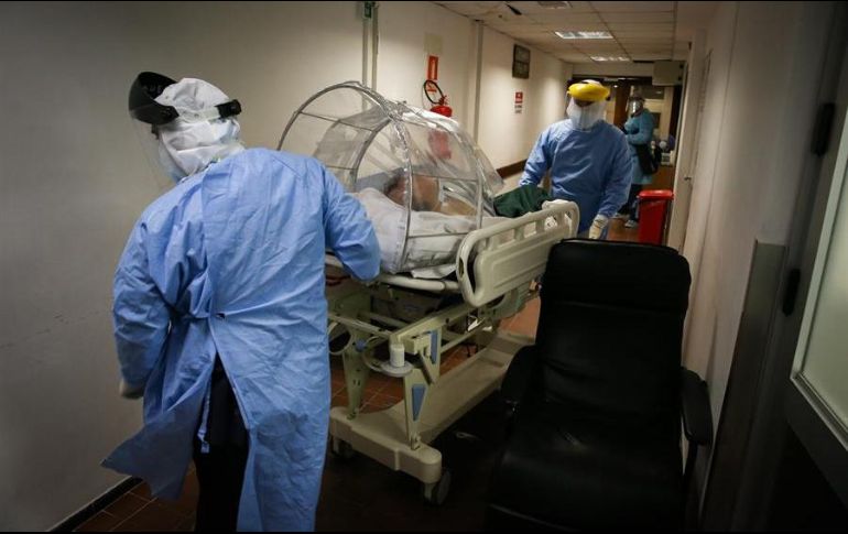 Las hospitalizaciones por COVID en Jalisco presentan un ligero descenso. EFE/R. Martínez