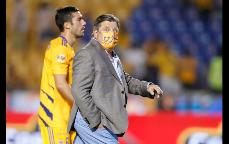 INSATISFECHO. Miguel Herrera se marchó del campo con la sensación de que Tigres pudo llevarse la victoria. IMAGO7