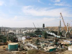 Entre enero y abril de este año, Ecuador explotó 503 mil barriles por día. EFE/Archivo