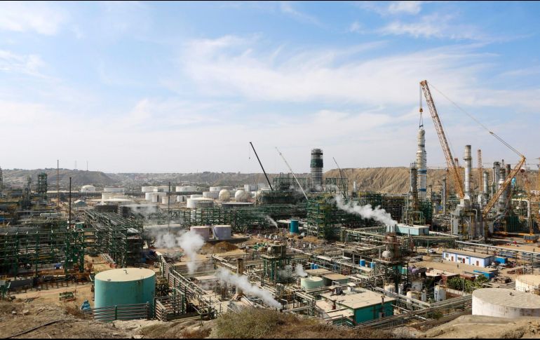 Entre enero y abril de este año, Ecuador explotó 503 mil barriles por día. EFE/Archivo