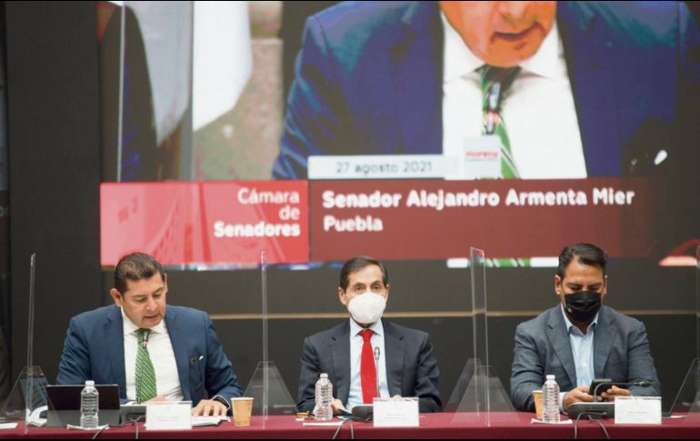 El secretario de Hacienda, Rogelio Ramírez de la O, durante la reunión de senadores de Morena. SUN/G. Espinosa