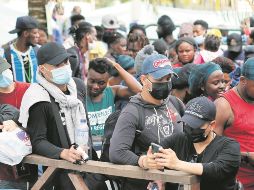 Miles de personas llevan años recorriendo Latinoamérica de sur a norte, clandestinamente y en busca de una vida mejor, en un éxodo de “marcianos” que un grupo de periodistas ha documentado en el proyecto “Migrantes de otro mundo”. EFE/M. Dueñas