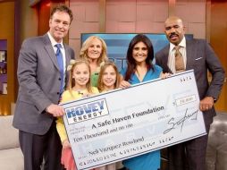 Neli Vázquez (de azul), fundadora de A Safe Haven, siempre está en la búsqueda de nuevas fuentes de financiamiento y ayudar a solucionar la falta de vivienda, la pobreza y la adicción al alcohol. ESPECIAL