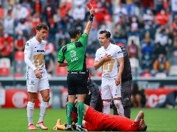 INDISCIPLINA. Pumas terminó el partido con 9 hombres y todavía al final le expulsaron a su delantero estrella. IMAGO7