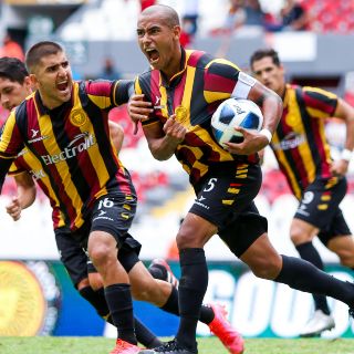 Leones Negros rescata empate frente a Alebrijes