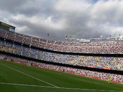 El odio de la afición contra el equipo parisino, no sólo viene de la transferencia del argentino y máximo goleador del club Catalán, sino también desde la partida de Neymar en el 2017. AFP/L. GENE