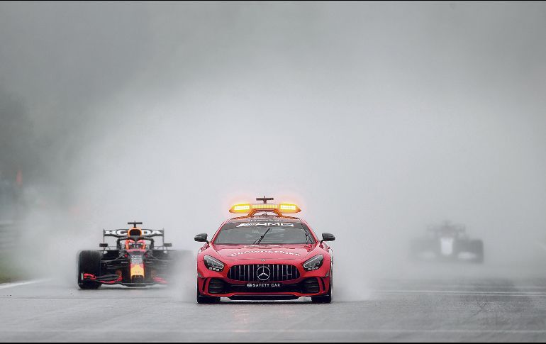 Complicado. La lluvia fue el gran obstáculo ayer en Spa, al no haberse detenido por horas; la visibilidad en pista era casi nula. Red Bull Content Pool/ l. Baron