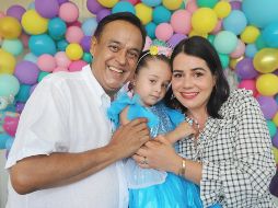 Rebeca Cosío Crella, Paulina Corella y Salvador Cosío Gaona. GENTE BIEN JALISCO/ CLAUDIO JIMENO