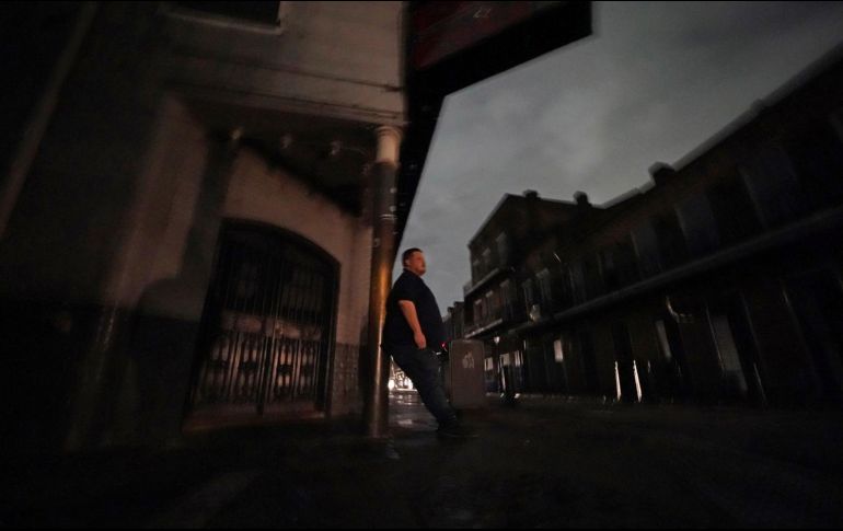 Nueva Orleans fue la más afectada, quedó totalmente a oscuras, dependiendo sólo de generadores eléctricos, según informó la empresa eléctrica Entergy Luisiana. AP / G. Herbert