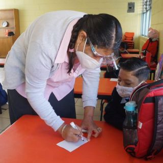 Arrancan clases híbridas 1.6 millones de alumnos en Jalisco