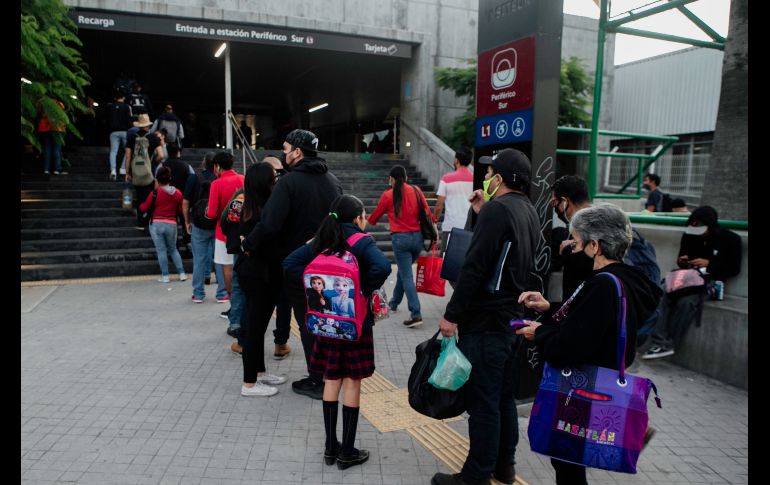 Los alumnos vuelven a las escuelas luego de año y medio de que los planteles permanecieran cerrados. EL INFORMADOR/G. Gallo