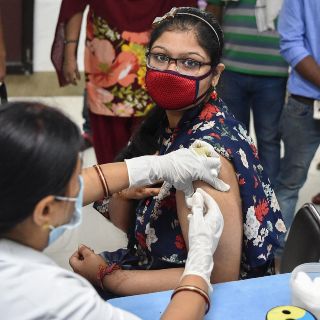 Conoce los factores que causan hospitalización por COVID en adultos jóvenes