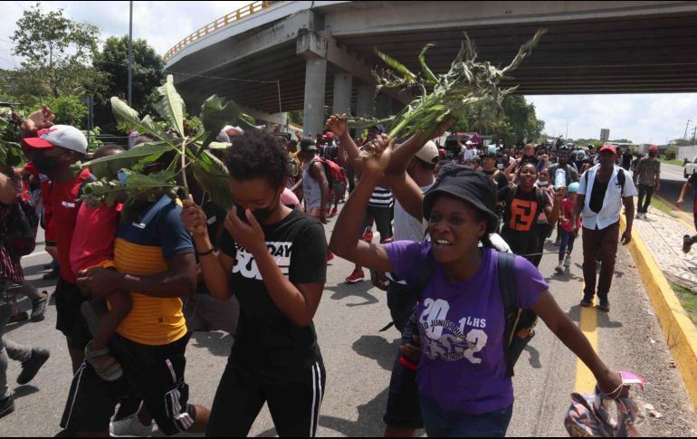 La agresión se dio durante el avance de la caravana migrante integrada en su mayoría haitianos, a la que se sumaron venezolanos, que salió este sábado de Tapachula, Chiapas. SUN/ARCHIVO