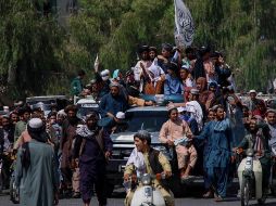 Talibanes celebran la retirada de las tropas estadounidenses en Afganistán. EFE /