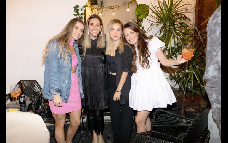 Estefanía Rivera, Mabel Dueñas, Rossela Padilla y Pamela Ortiz.