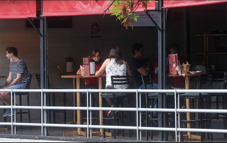 Se autirozó un incremento en ell aforo en restaurantes del 50% al 65% y bares, del 25% al 40%. SUN/ARCHIVO