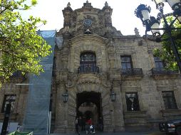El pasado viernes, el gobiernador sostuvo una reunión con representantes de la Universidad de Guadalajara para abordar el tema del retiro de recursos. EL INFORMADOR/ARCHIVO